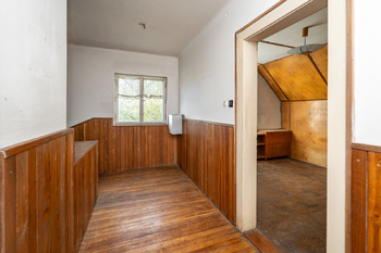 Chodba patro - Prodej domu 150 m², Veltrusy