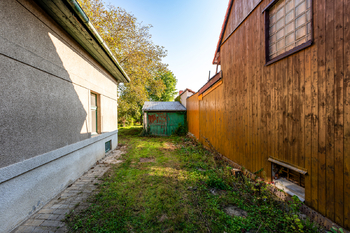 Pohled od vrat - Prodej domu 150 m², Veltrusy