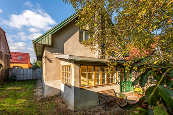 Pohled na dům ze zahrady - Prodej domu 150 m², Veltrusy