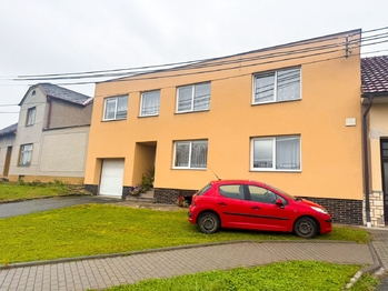 Prodej domu 400 m², Roštění