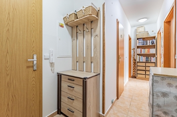 Předsíň. - Prodej bytu 2+kk v osobním vlastnictví 43 m², Pelhřimov