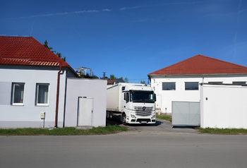 Výjezd z areálu. - Pronájem jiných prostor 950 m², Hluboká nad Vltavou