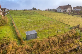 Prodej pozemku 910 m², Dobev