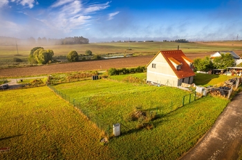 Prodej pozemku 910 m², Dobev