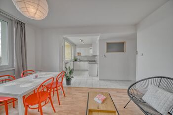 Obývací pokoj a kuchyně - Prodej bytu 3+1 v osobním vlastnictví 71 m², Poděbrady