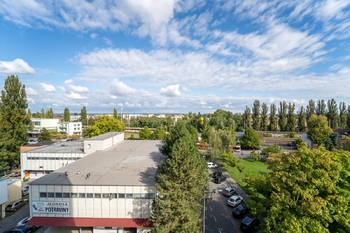Výhled z pokoje  - Prodej bytu 3+1 v osobním vlastnictví 71 m², Poděbrady
