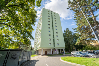 Pohled na dům  - Prodej bytu 3+1 v osobním vlastnictví 71 m², Poděbrady