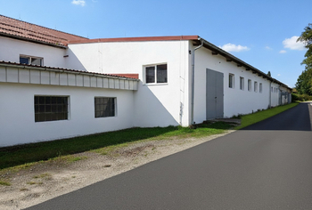 Příjezd k hale od hlavního tahu České Budějovice - Hluboká - Pronájem jiných prostor 325 m², Hluboká nad Vltavou 