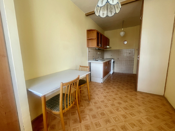 Prodej bytu 3+1 v osobním vlastnictví 78 m², Praha 4 - Háje