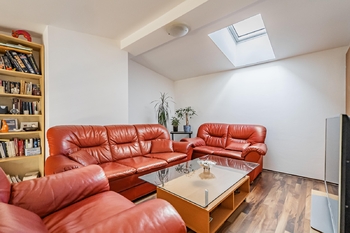 Obývací pokoj - Prodej bytu 4+1 v osobním vlastnictví 81 m², Beroun