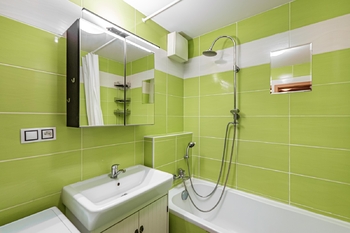 Koupelna - Prodej bytu 4+1 v osobním vlastnictví 81 m², Beroun