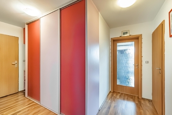 Předsíň - Prodej bytu 4+1 v osobním vlastnictví 81 m², Beroun