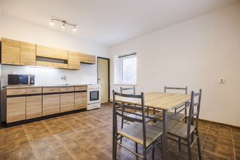kuchyň a jídelna 1.NP - Pronájem domu 205 m², Nový Malín