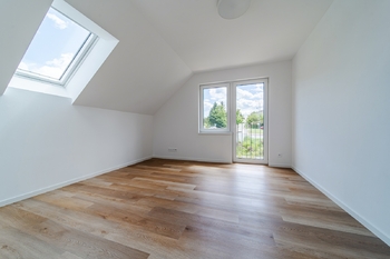 ložnice 2 NP - Prodej domu 151 m², Lysice