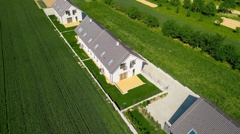pohled z dronu foto 2 - Prodej domu 151 m², Lysice
