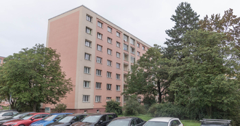 pohled na dům - Prodej bytu 2+1 v osobním vlastnictví 54 m², Praha 10 - Malešice