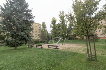 dětské hřiště - Prodej bytu 2+1 v osobním vlastnictví 54 m², Praha 10 - Malešice