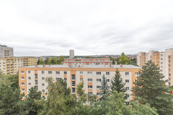 pohled z bytu - Prodej bytu 2+1 v osobním vlastnictví 54 m², Praha 10 - Malešice