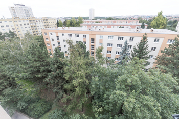 pohled z bytu - Prodej bytu 2+1 v osobním vlastnictví 54 m², Praha 10 - Malešice