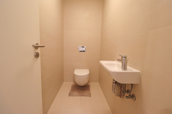 WC - Pronájem bytu 3+kk v osobním vlastnictví 68 m², Praha 8 - Libeň