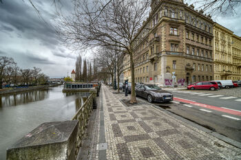 pohled na dům - Prodej bytu 3+1 v osobním vlastnictví 115 m², Praha 5 - Smíchov
