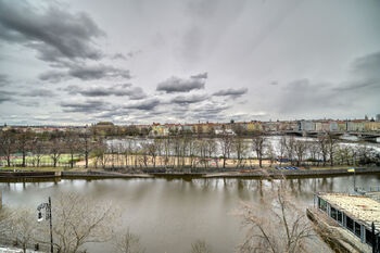 pohled z okna - Prodej bytu 3+1 v osobním vlastnictví 115 m², Praha 5 - Smíchov