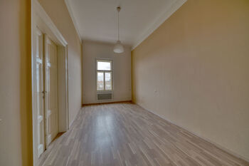 zadní pokoj - Prodej bytu 3+1 v osobním vlastnictví 115 m², Praha 5 - Smíchov