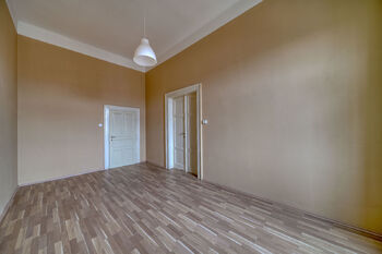 zadní pokoj - Prodej bytu 3+1 v osobním vlastnictví 115 m², Praha 5 - Smíchov