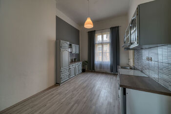 kuchyň s jídelnou - Prodej bytu 3+1 v osobním vlastnictví 115 m², Praha 5 - Smíchov