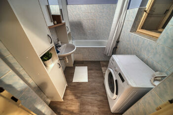 koupelna - Prodej bytu 3+1 v osobním vlastnictví 115 m², Praha 5 - Smíchov