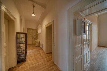 chodba - Prodej bytu 3+1 v osobním vlastnictví 115 m², Praha 5 - Smíchov