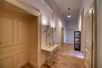 chodba - Prodej bytu 3+1 v osobním vlastnictví 115 m², Praha 5 - Smíchov