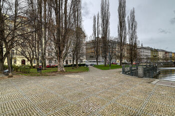 park u domu - Prodej bytu 3+1 v osobním vlastnictví 115 m², Praha 5 - Smíchov
