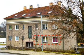 Pohled od domu s pečovatelskou službou - Prodej bytu 3+1 v osobním vlastnictví 58 m², Říčany