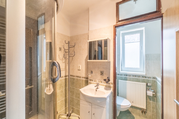 Koupelna 1 - Prodej bytu 3+1 v osobním vlastnictví 58 m², Říčany