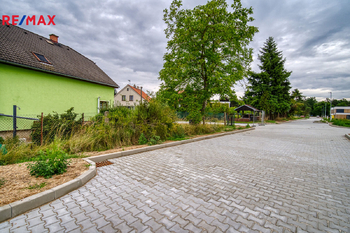 Prodej pozemku 117 m², Káraný
