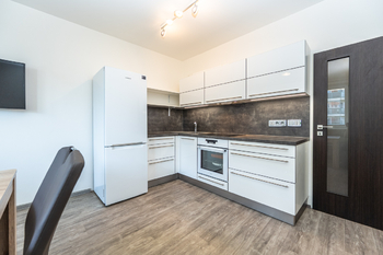 Prodej bytu 2+1 v osobním vlastnictví 67 m², Praha 9 - Černý Most