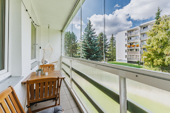 Prosklená lodžie - Pronájem bytu 1+kk v osobním vlastnictví 35 m², Praha 10 - Hostivař