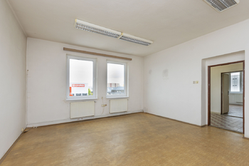 Pronájem kancelářských prostor 242 m², Pardubice