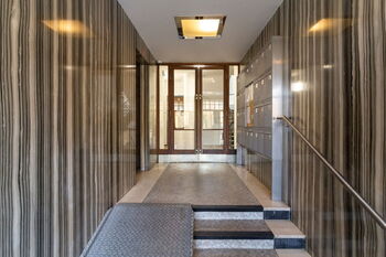 Vstup do domu - Pronájem bytu 2+kk v osobním vlastnictví 60 m², Praha 1 - Nové Město