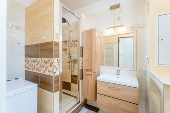 koupelna - Prodej bytu 3+kk v osobním vlastnictví 69 m², Praha 10 - Záběhlice