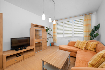 obývací pokoj - Prodej bytu 2+1 v osobním vlastnictví 64 m², Suchdol nad Lužnicí
