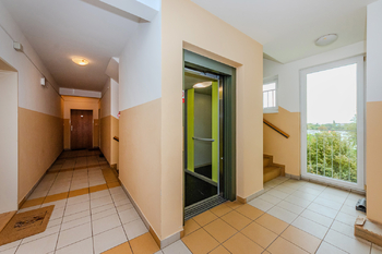 Prodej bytu 2+kk v osobním vlastnictví 64 m², Praha 9 - Čakovice