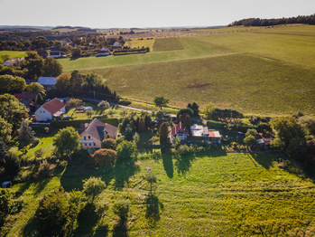 Prodej pozemku 711 m², Hracholusky