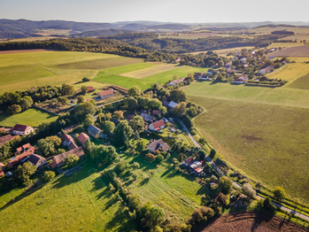 Prodej pozemku 711 m², Hracholusky