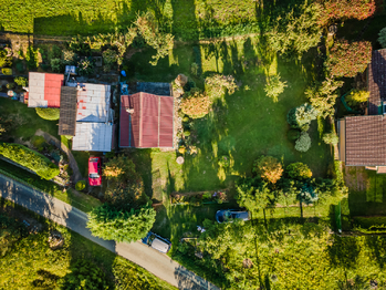 Prodej pozemku 711 m², Hracholusky