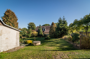 Prodej pozemku 711 m², Hracholusky