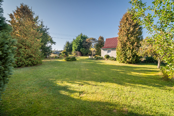 Prodej pozemku 711 m², Hracholusky