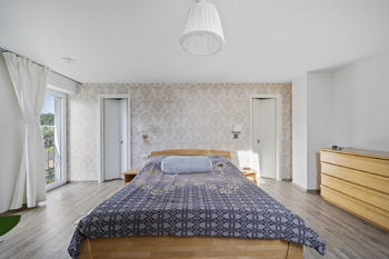 Hlavní ložnice - patro - Prodej domu 215 m², Stěžery
