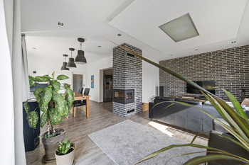 Obývací pokoj - Prodej domu 215 m², Stěžery